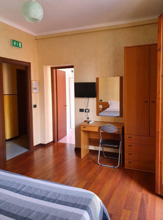 Albergo Leon D'Oro Castel San Giovanni  Bagian luar foto
