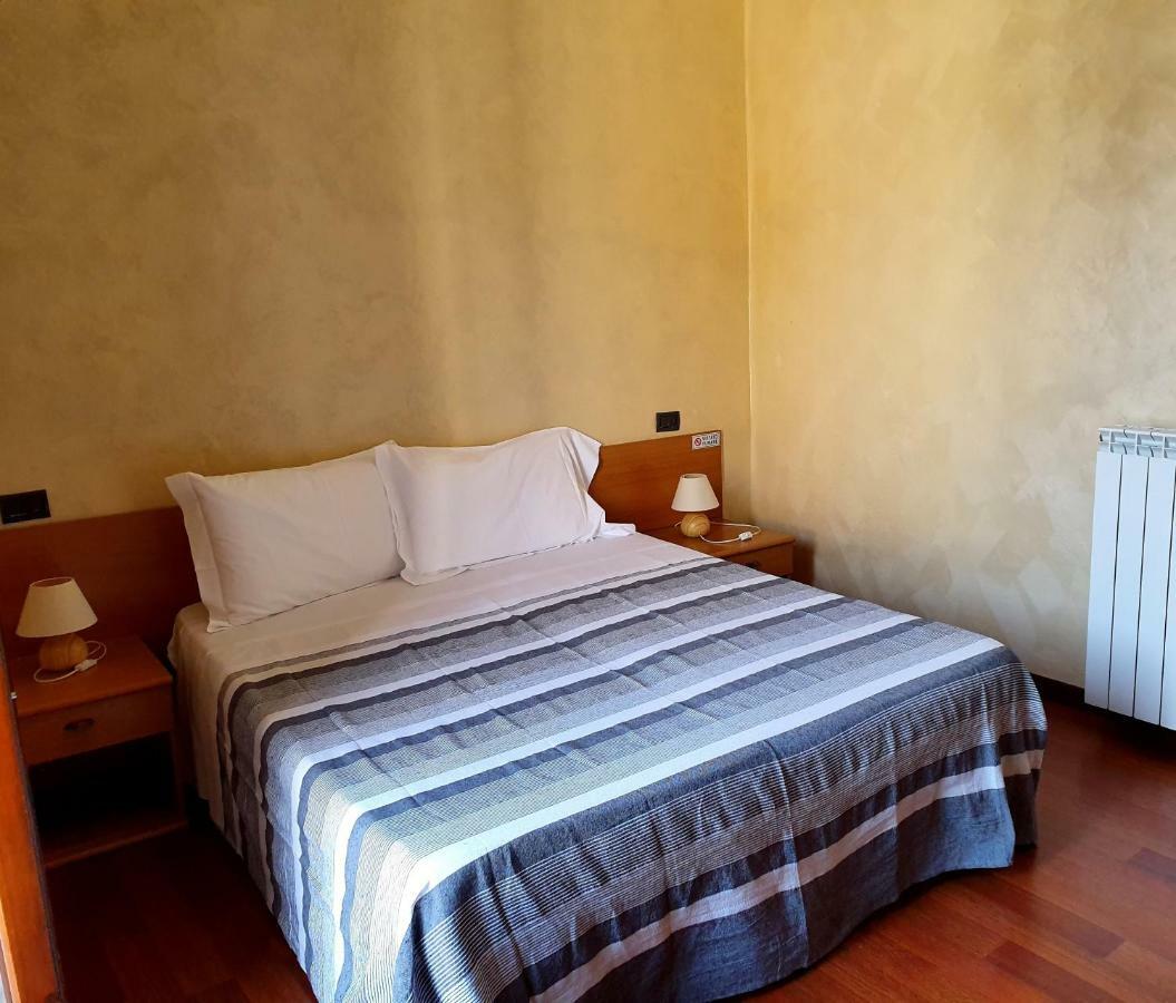 Albergo Leon D'Oro Castel San Giovanni  Bagian luar foto