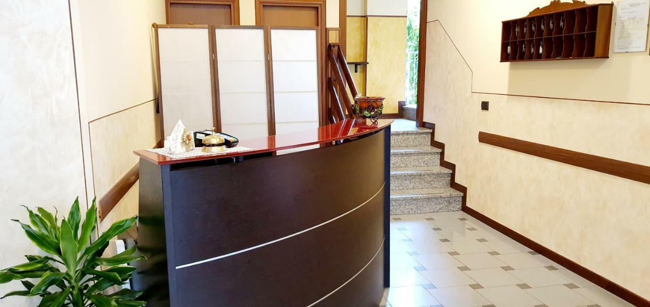Albergo Leon D'Oro Castel San Giovanni  Bagian luar foto