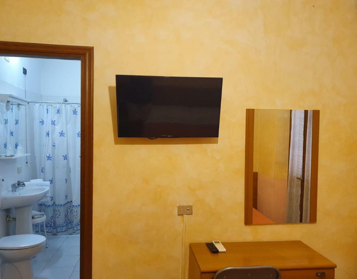 Albergo Leon D'Oro Castel San Giovanni  Bagian luar foto