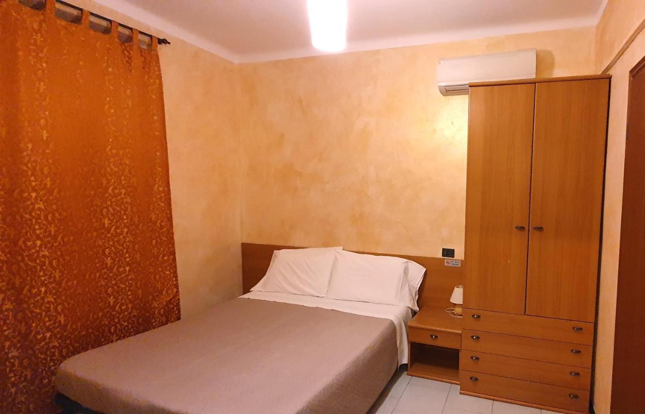 Albergo Leon D'Oro Castel San Giovanni  Bagian luar foto